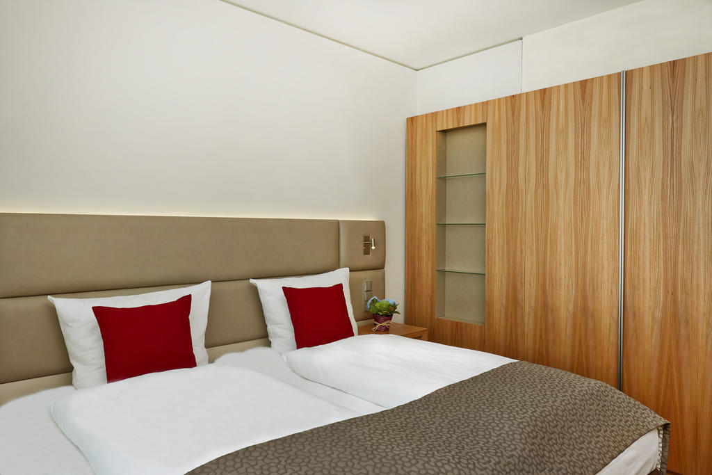 H4 Hotel Muenchen Messe Room photo